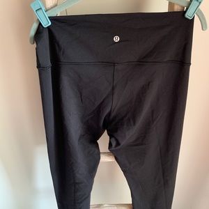Size 14 Lululemon Wunder Under Leggings!